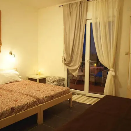 Lofos - The Hill 2* Chora